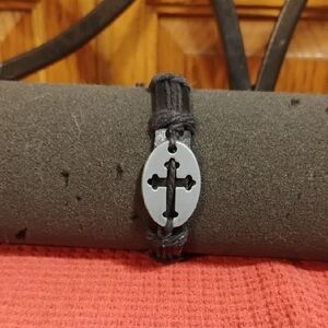 ✝️ Black Leather Adjustable Bracelet w/ Silver Cut-Out Cross Medallion ✨